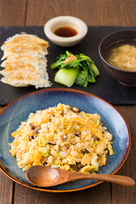 五目炒飯/ジューシー焼き餃子/中華風かき玉スープ/チンゲン菜の塩炒め
