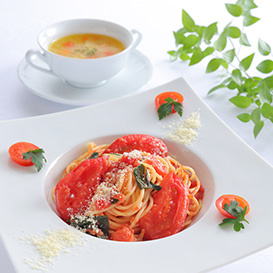 スパゲティ トマトソース・野菜のスープ