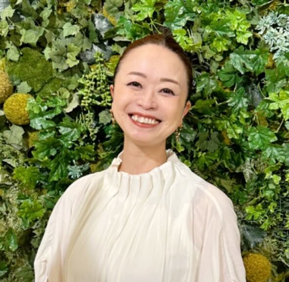 執行役員 覚前 幸恵