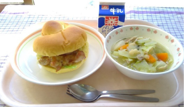 Aランチ　パンプキンパン／しょうが焼き風チキン／コールスロー／ポトフ