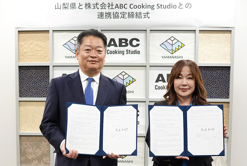山梨県と株式会社ABC Cokking Studioとの連結協定締結式