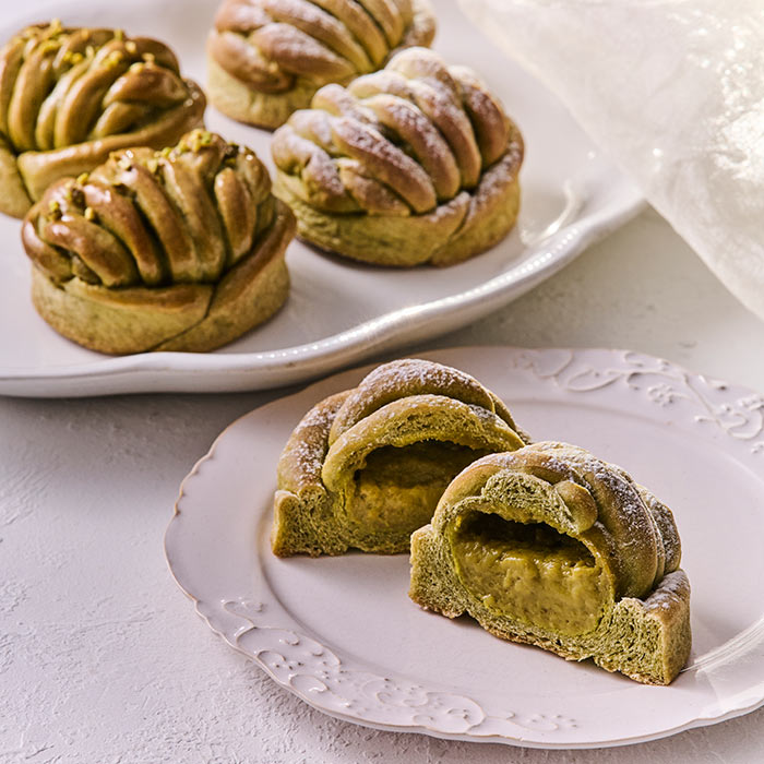 抹茶とピスタチオのクリームパン