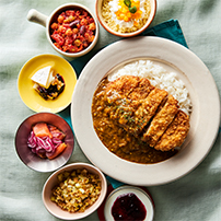 5種のトッピングで楽しむ！ザクっと揚げたカツカレー