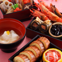 黒豆/田作り/たたきごぼう<br>紅白なます/海老の艶煮<br>伊達巻き/サーモンの昆布巻き<br>お煮しめ<br>とろみ餡のみぞれ雑煮