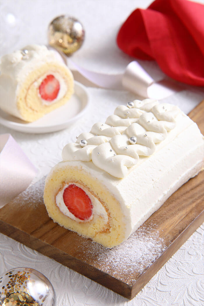 苺とホワイトチョコのロールケーキ