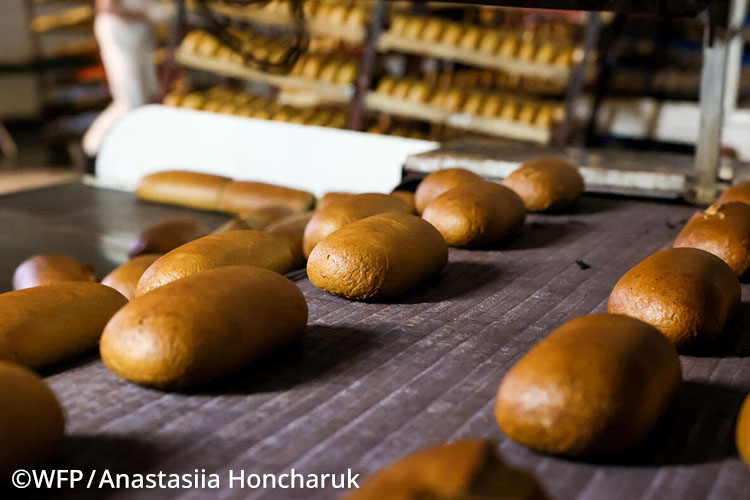 ウクライナ、ミコライウ州の国連WFP契約のパン工場。戦争の影響を受けている数千世帯にパンを配給
