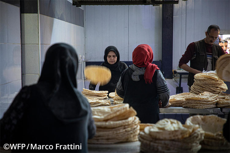 国連WFPが復旧させたシリアのパン工場では毎日12万人分のパンが焼かれている。