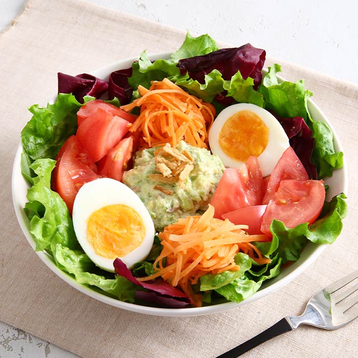 キャロットラペとアボカドディップのサラダボウル