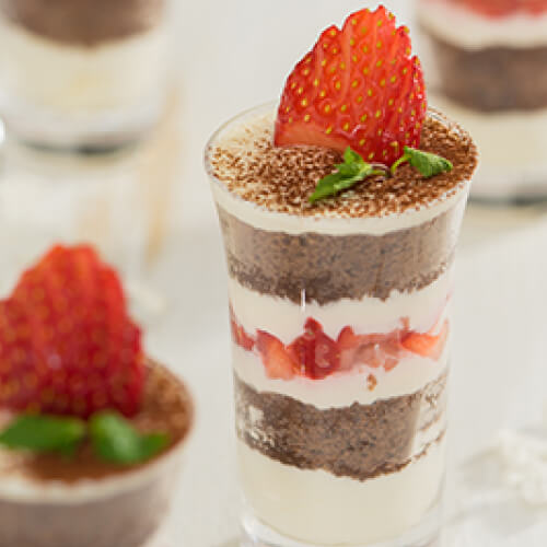 クリスマスいちごのグラスケーキ