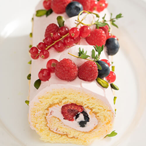 クリスマス3種のベリーのロールケーキ