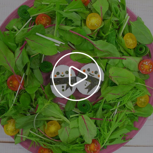 クリスマスの食卓が華やかに！雪だるまのリースサラダ