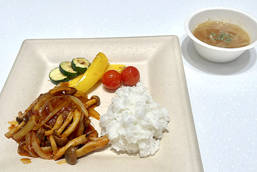 煮込みハンバーグとオニオンスープ