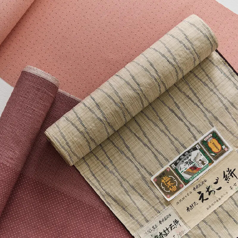 伝統的な絹織物 塩沢紬